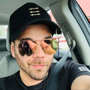 Meet your Posher, Alex